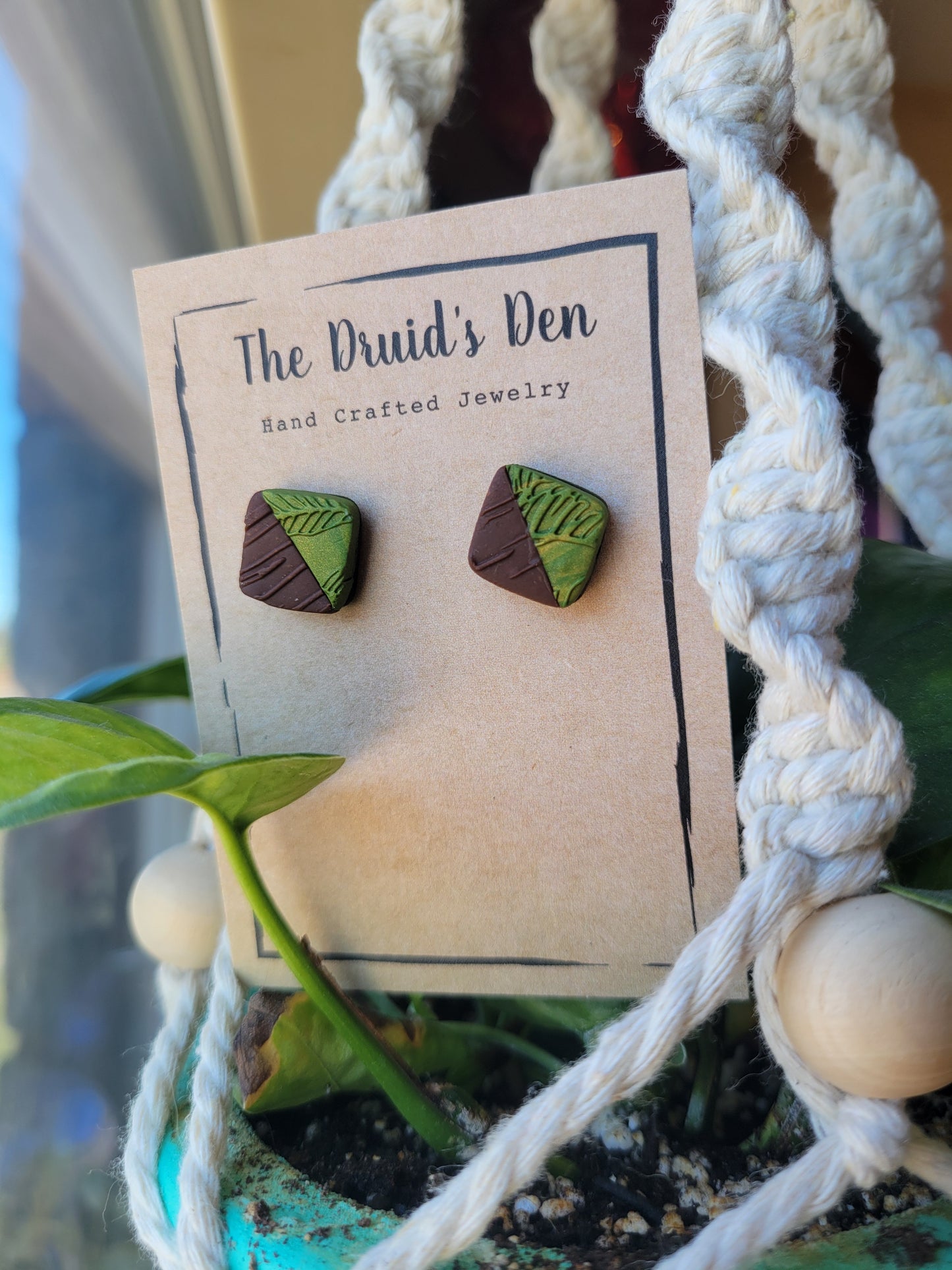 Wood & Leaf Studs